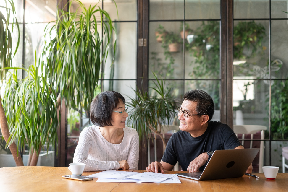 Asian couple talking. By yongyuan/istockphoto